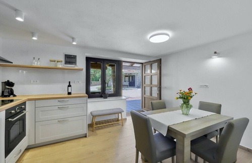 Orihi House | Holiday home Orihi * 2000 m2 fenced garden, covered terrace, BBQ