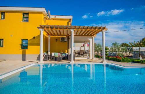 Donji Prolozac House | Holiday Home Petra