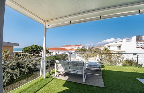 Punta Umbria House | Holiday Home 'Precioso Chalet A Pie De Playa' with Sea View, Wi-Fi and Air Conditioning