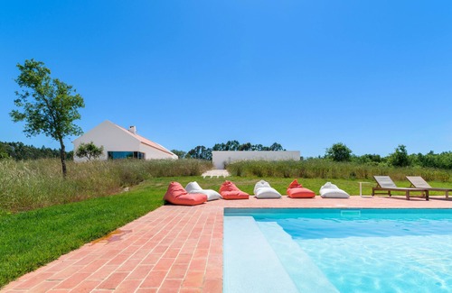 Baiona House | Holiday Home 'Casa 2' with Private Pool, Wi-Fi and Air Conditioning