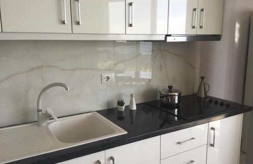Qeparo Apartment | Holiday Home Qeparo