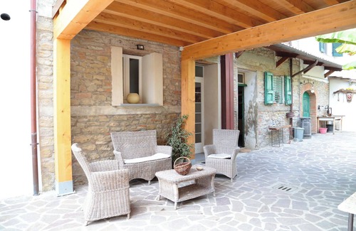 Modigliana House | Holiday Home "Re Piano appartamento Le Rondini" with Lake View, Sauna & Wi-Fi