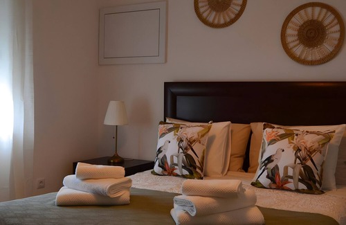 Reguengos de Monsaraz House | Holiday Home 'Relógio' with Wi-Fi and Air Conditioning