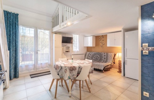 Leucate House | Holiday Home 'Residence Naturiste Eden' with Sea View, Private Terrace and Wi-Fi