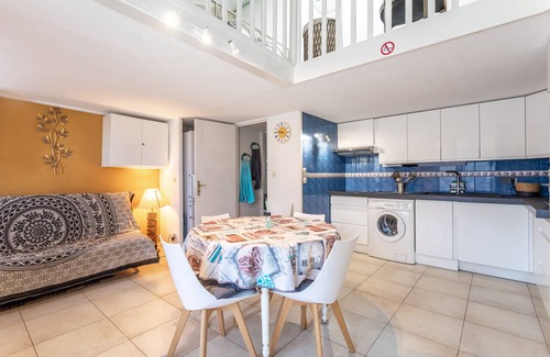 Leucate House | Holiday Home 'Residence Naturiste Eden' with Sea View, Private Terrace and Wi-Fi