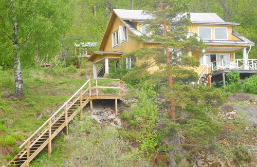 Sunne Municipality House | Holiday home right on the shore of Lake Rottnen
