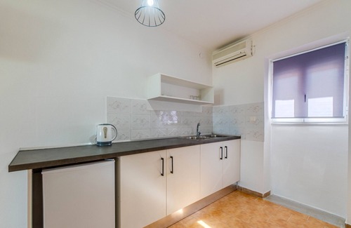 Kavos House | Holiday Home 'Sandy Beach House - Ground Floor' with Shared Terrace, Wi-Fi and Air Conditioning