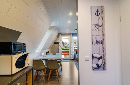 Sudbrookmerland House | Holiday Home 'Schmidt' with Private Terrace, Private Garden and Wi-Fi