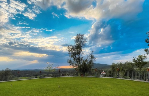 Alanis House | Holiday Home 'Señora De Las Angustias 2' with Mountain View, Shared Pool and Air Conditioning