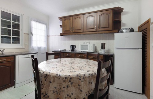 Livramento House | Holiday Home 'Silvia's House' with Private Terrace, Private Garden and Wi-Fi