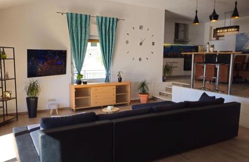 Borak House | Holiday Home Sunrise - Three Bedroom Holiday Home