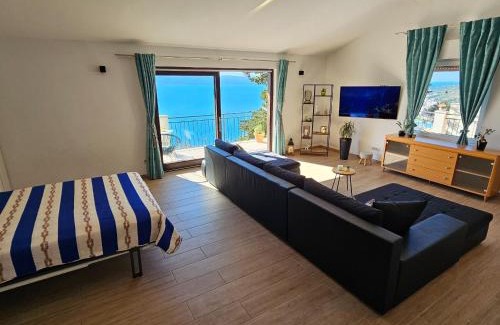 Borak House | Holiday Home Sunrise - Three Bedroom Holiday Home