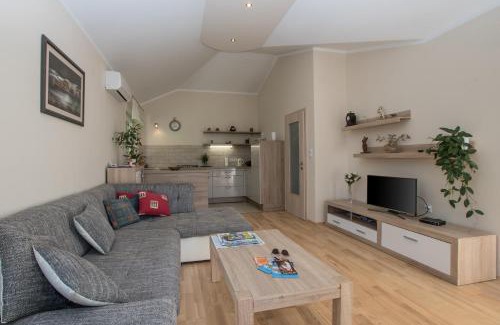 Kastel House | Holiday Home Suzana 1276