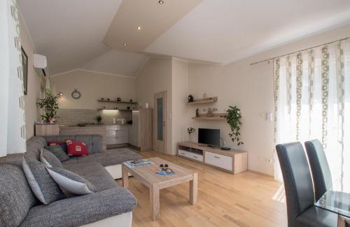 Kastel House | Holiday Home Suzana 1276