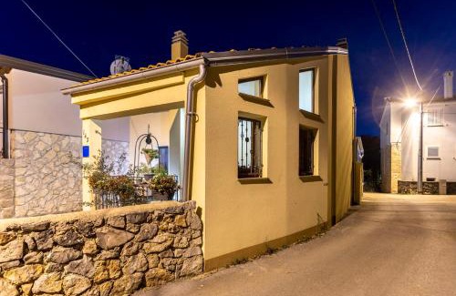 Risika House | Holiday Home Svjetlana