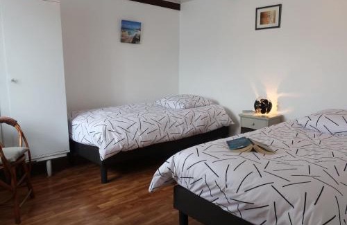 Plounevez-Lochrist House | Holiday Home Ti an Naod by Interhome