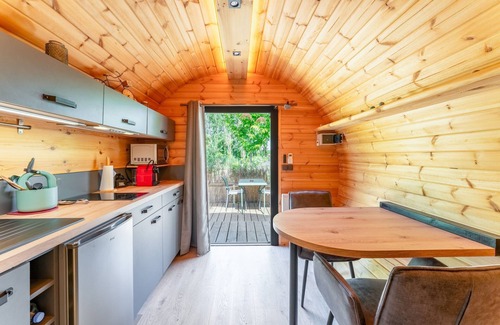 Jonquieres House | Holiday Home 'Tonneau Prestige' with Private Pool, Wi-Fi and Air Conditioning