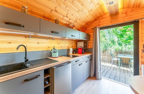 Jonquieres House | Holiday Home 'Tonneau Prestige' with Private Pool, Wi-Fi and Air Conditioning
