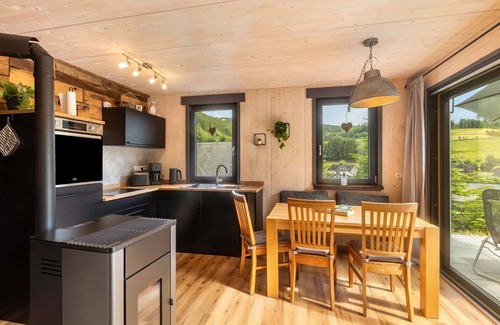 Kickenbach House | Holiday Home 'Traumblick' with Mountain View, Private Terrace and Wi-Fi