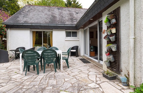Saint-Nolff House | Holiday Home 'Ty Clafout' 2* with Private Terrace, Private Garden and Wi-Fi