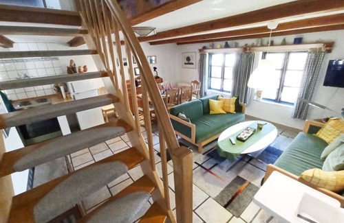 Suderdeich House | Holiday Home 'Unser Froschhaus' with Private Terrace, Private Garden and Wi-Fi
