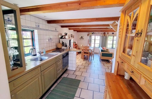 Suderdeich House | Holiday Home 'Unser Froschhaus' with Private Terrace, Private Garden and Wi-Fi