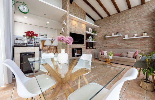Canyelles House | Holiday Home 'Valle De Los Sueños' with Mountain Views, Wi-Fi and Air Conditioning