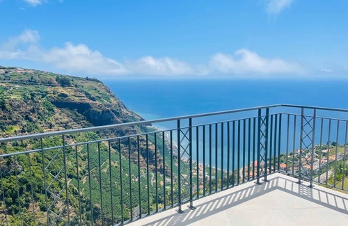 Ponta do Sol House | Holiday Home "Villa Camacho xxvii" with Sea View, Pool & Wi-Fi