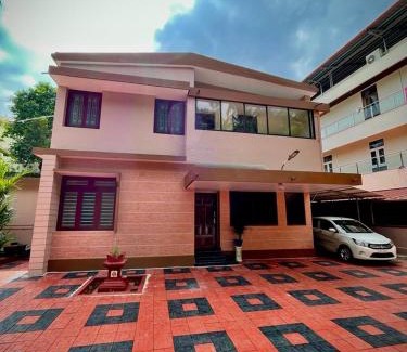 Adyar House | Holiday Home #Vibrant#Hear of the City #Family Only