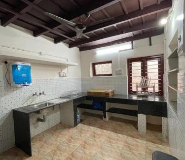 Adyar House | Holiday Home #Vibrant#Hear of the City #Family Only