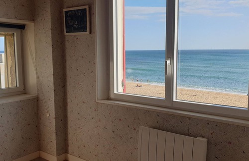 Batz-sur-Mer House | Holiday Home 'Villa Timao Plage' with Sea View, Private Terrace and Wi-Fi