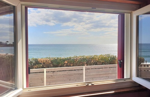 Batz-sur-Mer House | Holiday Home 'Villa Timao Plage' with Sea View, Private Terrace and Wi-Fi