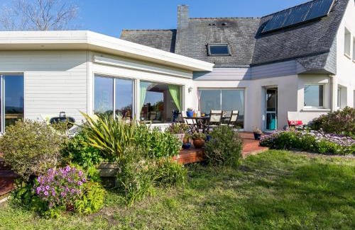 Plouneour-Trez House | Holiday Home Villa Panorama Mer by Interhome