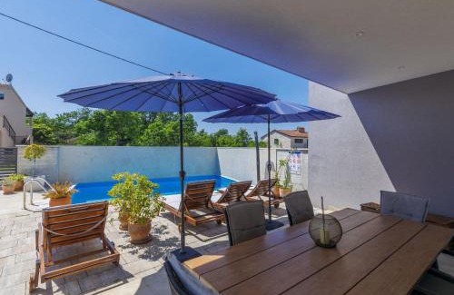 Vrznaveri House | Holiday Home Villa Leonardo by Interhome