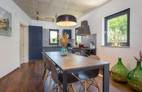 Vrznaveri House | Holiday Home Villa Leonardo by Interhome