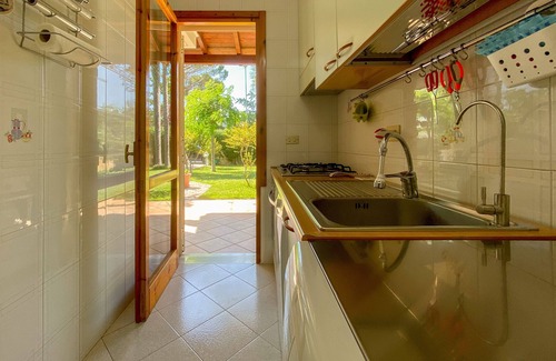 Fontanelle Villa | Holiday Home 'Villa Nel Parco Naturale Di Ugento' with Private Garden and Air Conditioning