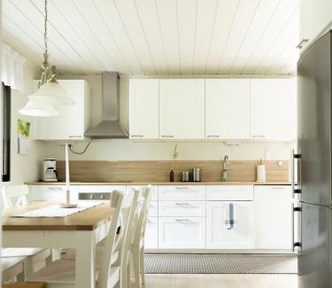 Askola Ski Chalet | Holiday Home Villa Valkojarvi