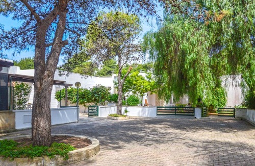 Fontanelle House | Holiday Home 'Villetta Pinetata 452' with Private Terrace and Air Conditioning