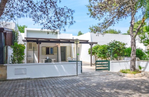 Fontanelle House | Holiday Home 'Villetta Pinetata 452' with Private Terrace and Air Conditioning