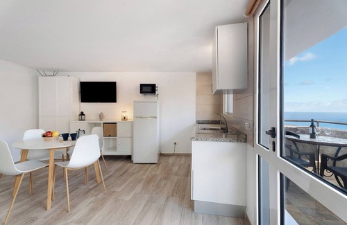 Alojera House | Holiday Home 'VV La Era' with Sea View, Wi-Fi and Air Conditioning