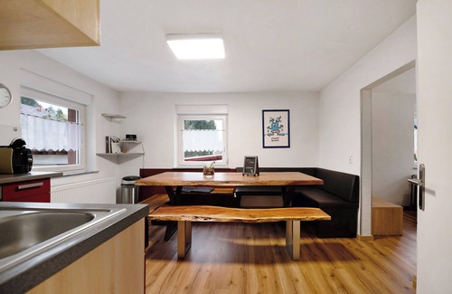 Schindhard House | Holiday Home 'Wasgauaktiv' with Private Terrace, Balcony and Wi-Fi