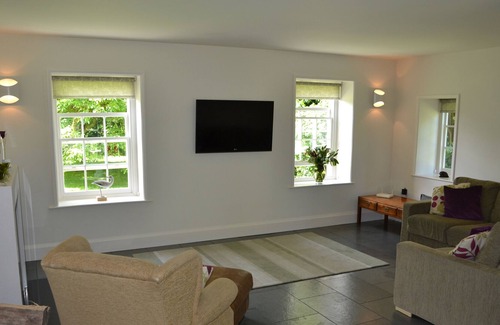 Tilney Fen End House | Holiday home with Tennis Court