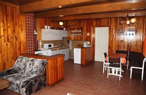 Zacler House | Holiday home with outdoor pool and plasma TV