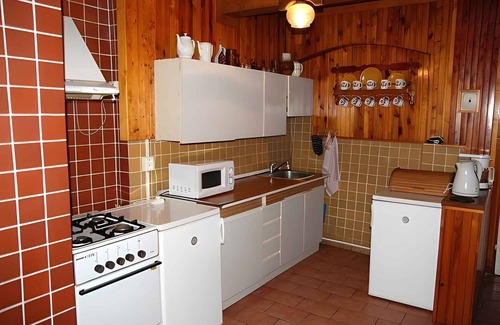 Zacler House | Holiday home with outdoor pool and plasma TV