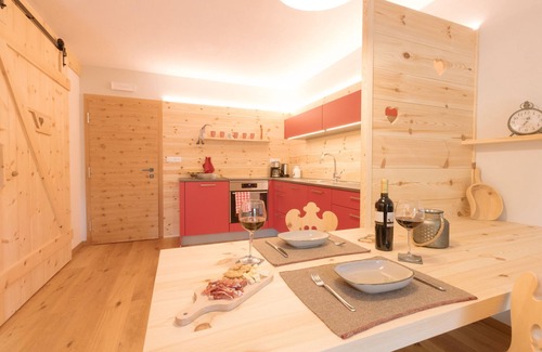 Aldino Apartment | Holiday Home “Wold Wieserhof” with Mountain View, Balcony and Shared Garden