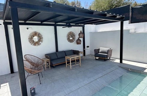Albolote House | Holiday Home 'Your Private Paradise with Pool' with Mountain View, Wi-Fi and Air Conditioning