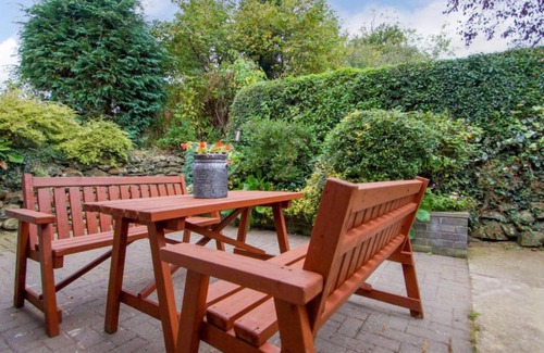 Henryd House | Holiday Home Yr Hen-Ryd by Interhome