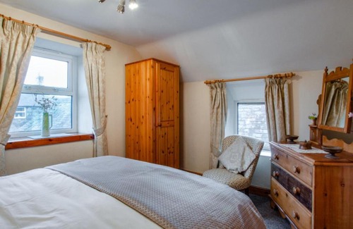 Henryd House | Holiday Home Yr Hen-Ryd by Interhome