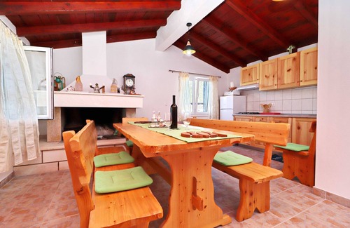 Zrnovo House | Holiday Home Zule - One Bedroom Holiday Home with Swimming pool