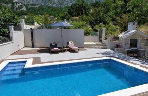 Tucepi House | Holiday house Alina with heated Pool